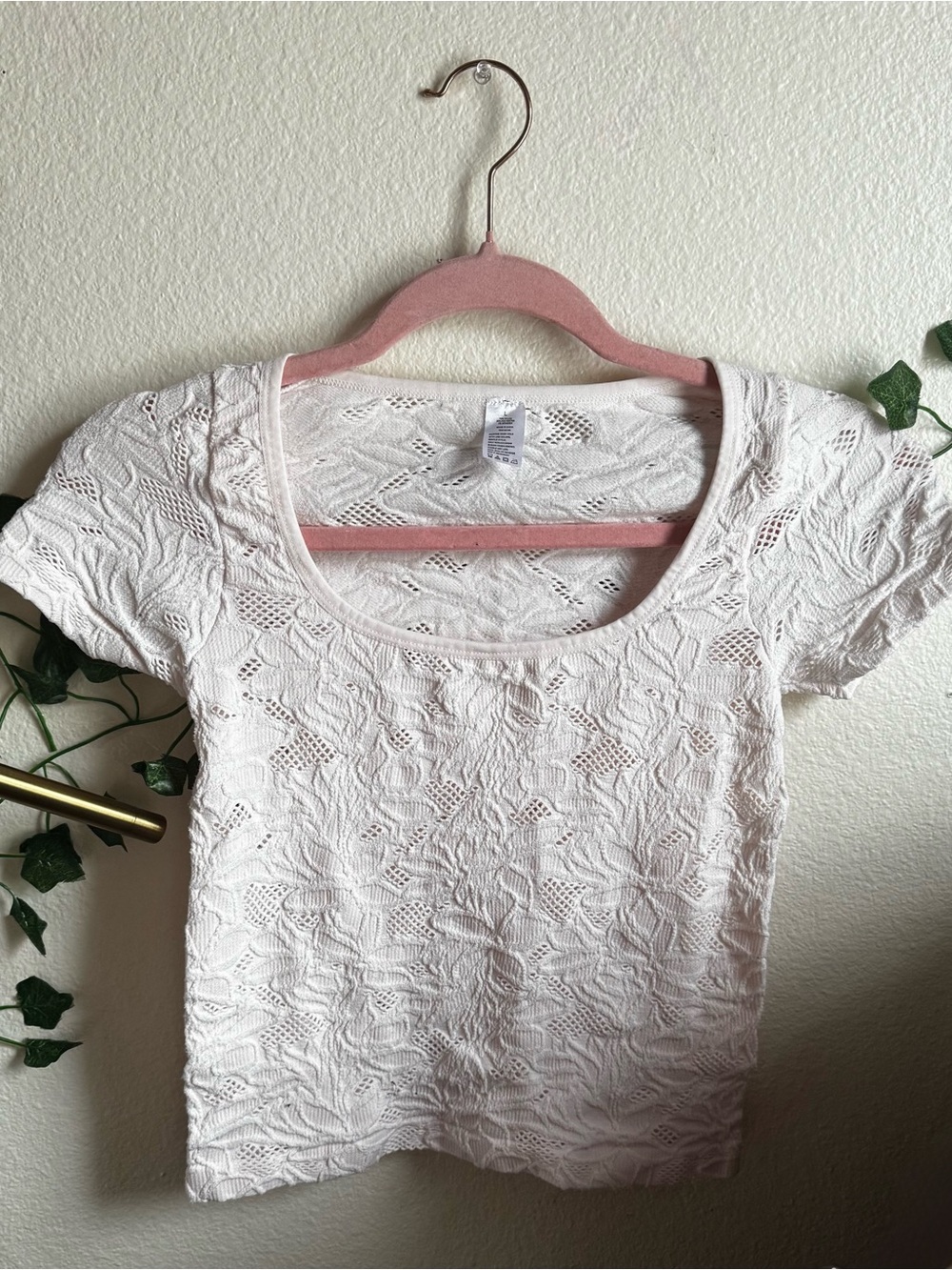 Women’s Lace Overlay Short Sleeve Top - Very Light Pink :)